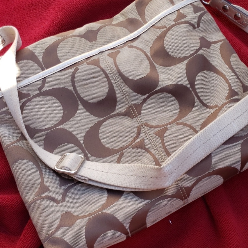 Coach Daisy Signature Crossbody - Picture 4 of 8